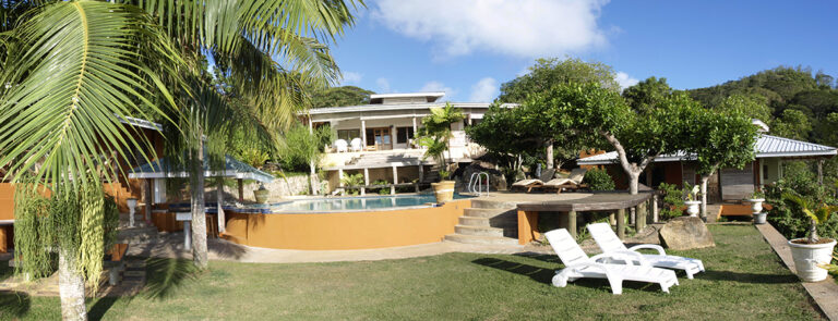 Profile anse takamaka view 768x295