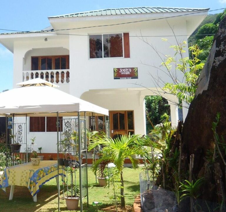 josies cottage 768x721