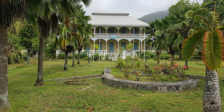 petites folies seychelles 768x384