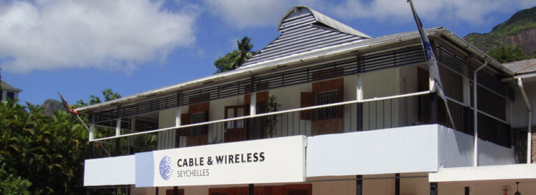 Profile sandy beach cars seychelles 768x280