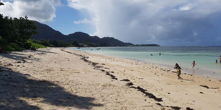 sundown beach villa 768x384