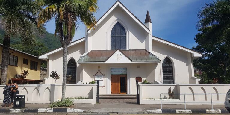 super yacht services 768x384